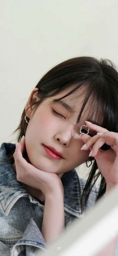 IU 壁纸