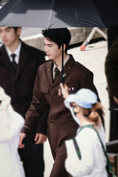 cr.Current丨张凌赫