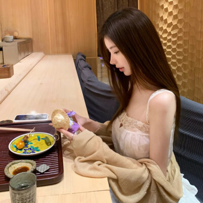 女