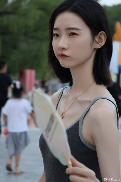 张艺凡