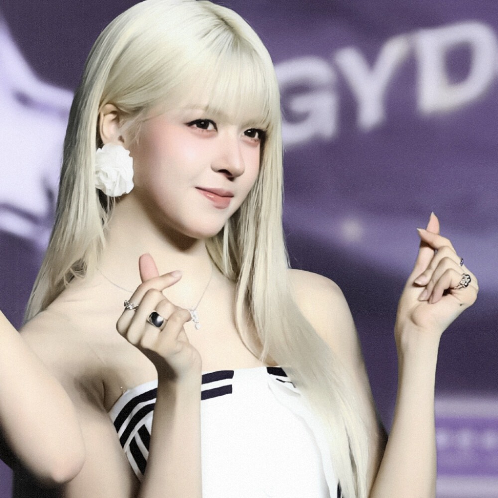 NMIXX｜《病變》変わり^やすいの 항성、Difficult to distinguish.