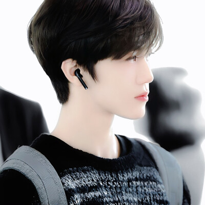 他说难过的眼睛像柏林的一场雾