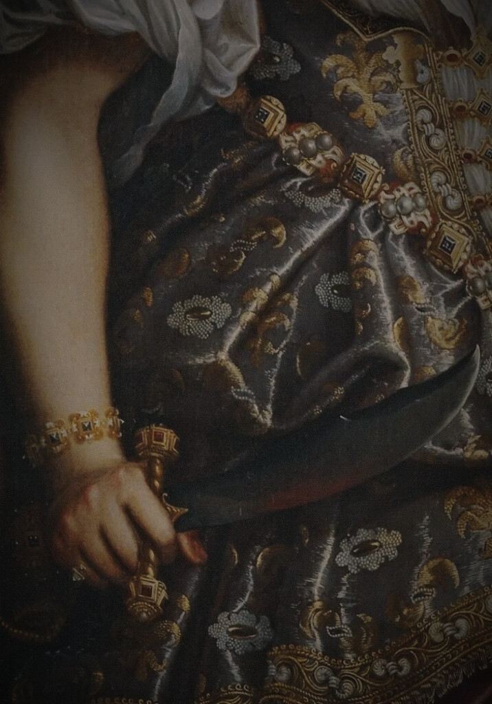 即是美人，也是女英雄