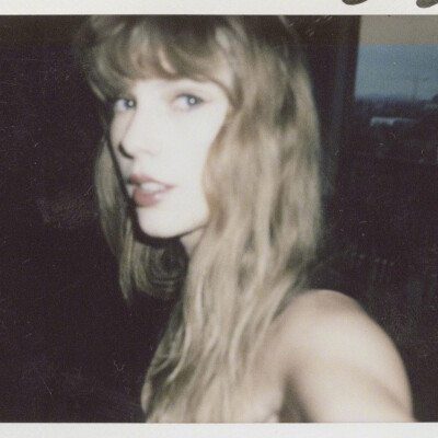 小骨想吃糖，白子画有两颗，会给她一颗，东方只有一颗，会全部给她，杀阡陌没有糖，但是只要小骨想吃，他翻遍天下也会为她找到