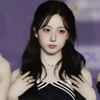 NMIXX｜《病變》変わり^やすいの 항성、Difficult to distinguish.