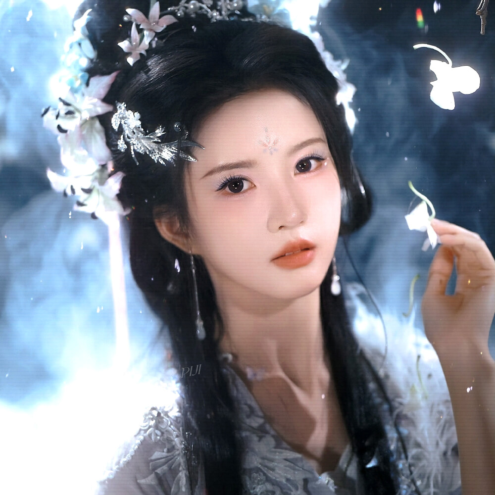 桃花谢了春红 太匆匆 无奈朝来寒雨晚来风 胭脂泪相留醉 几时重 自是人生长恨水长东