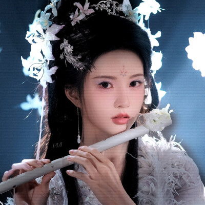 桃花谢了春红 太匆匆 无奈朝来寒雨晚来风 胭脂泪相留醉 几时重 自是人生长恨水长东