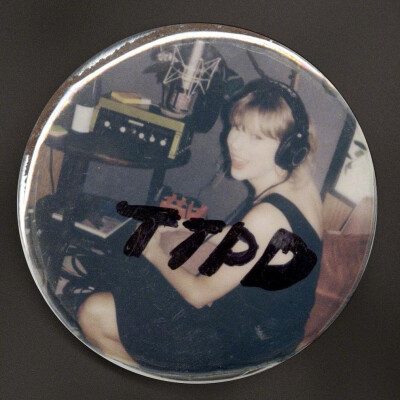 小骨想吃糖，白子画有两颗，会给她一颗，东方只有一颗，会全部给她，杀阡陌没有糖，但是只要小骨想吃，他翻遍天下也会为她找到