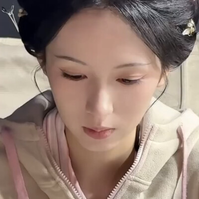 仙子何必早早归来
