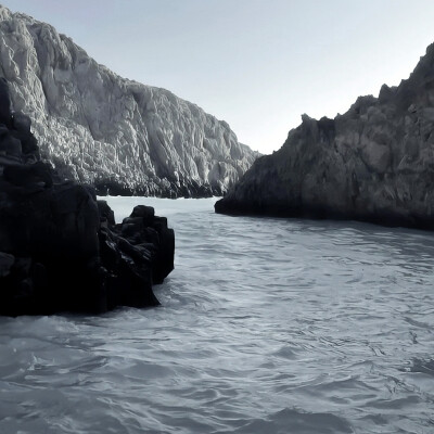 他说难过的眼睛像柏林的一场雾