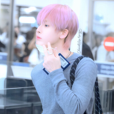 从前座位右边 总是你的侧脸