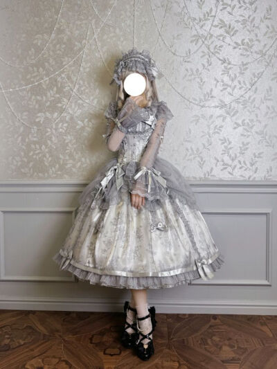 被這個銀灰色种草到啦，上身也太美貌了吧，姐妹们有木有lo鞋推荐