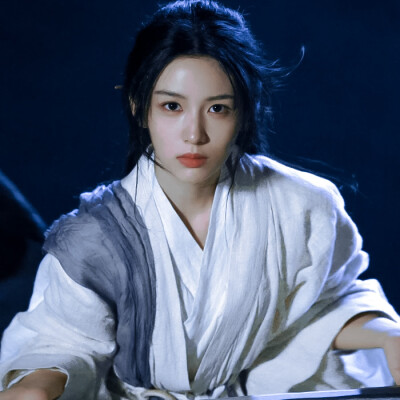 周也
-
银鞍照白马，飒沓如流星。