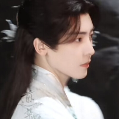 嗯