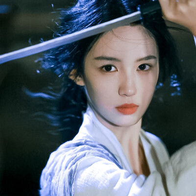 周也
-
银鞍照白马，飒沓如流星。