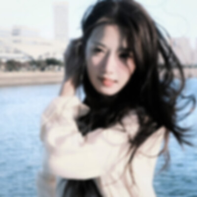 伦敦下雪那晚，那只逃走的波斯猫又回到了我的家，壁炉燃起的火焰疯长，落地钟的声响在回荡，热腾腾的红茶浸入我的身体，我们在酸涩的春天重逢。