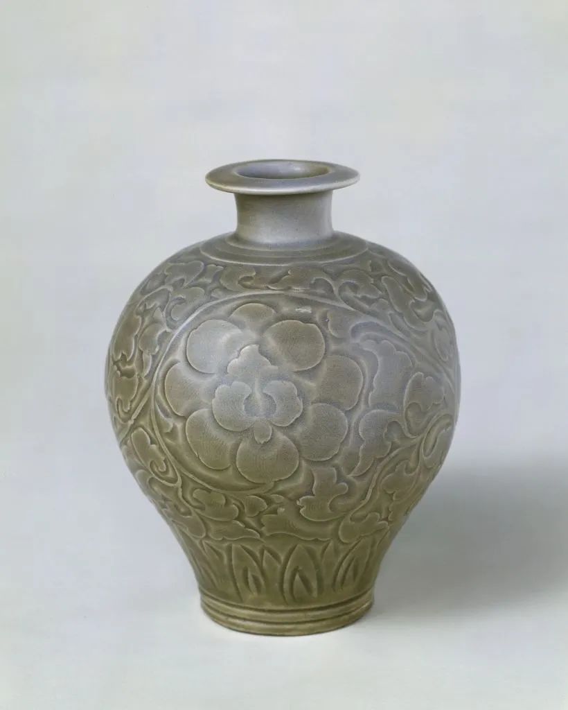 耀州窑青釉刻花瓶，北宋，故宫博物院藏