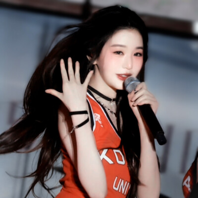 有女孩问我是不是她的小狗 我在这里统一回复一下 是狼