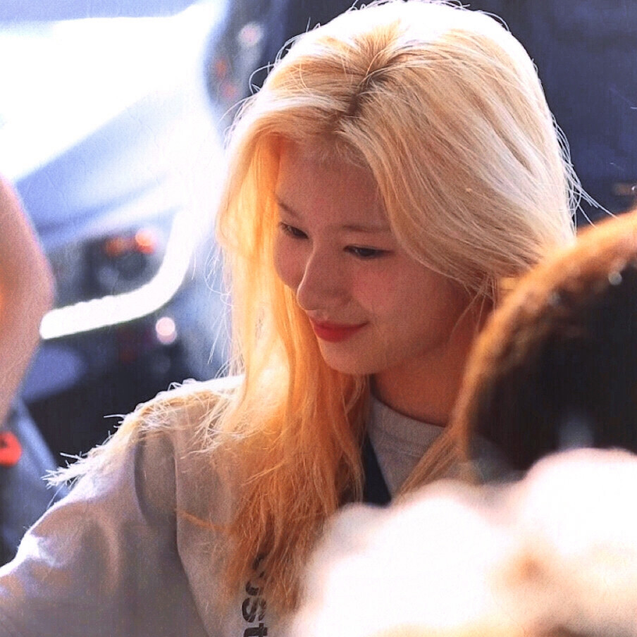 ： 說是悲哀也可以吧，事物的味道，我嘗得太早了。
