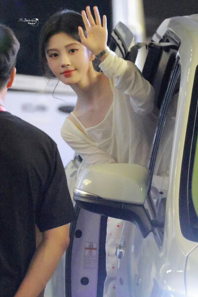 鞠婧祎