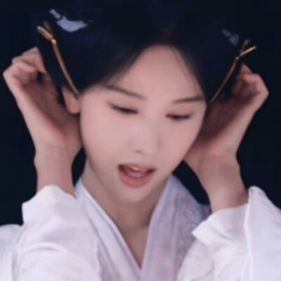 ꪔ