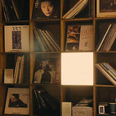 唱片漏出絮语的痒