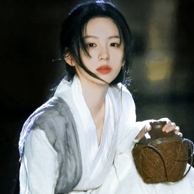 周也
-
银鞍照白马，飒沓如流星。