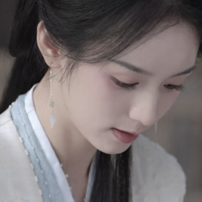 看剧的时候发现一个绝美角度就调了两张๑>ᴗO๑