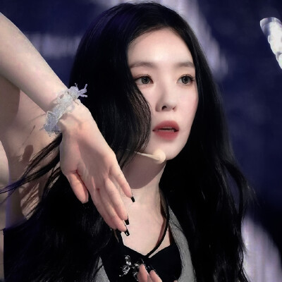 ·绒绒‖裴珠泫
﹥迷人的危险
原图cr.背着扬扬跑