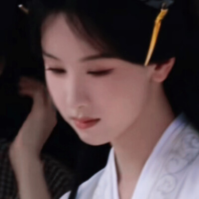 ꪔ