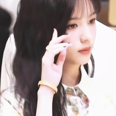 这个小女孩咋这么萌 ´͈ ᵕ `͈