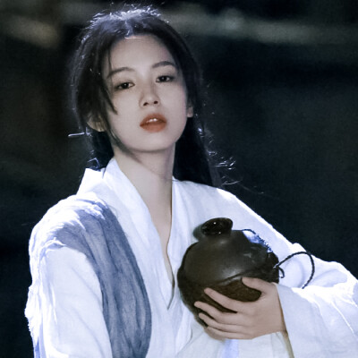 周也
-
银鞍照白马，飒沓如流星。