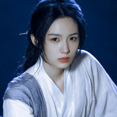 周也
-
银鞍照白马，飒沓如流星。