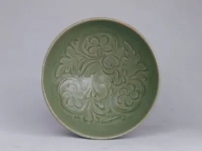  耀州窑青釉刻花婴戏纹碗，宋，故宫博物院藏