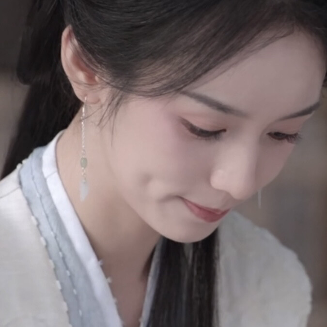 看剧的时候发现一个绝美角度就调了两张๑>ᴗO๑