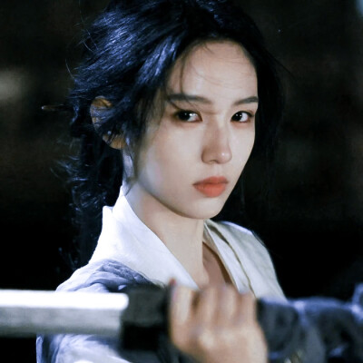 周也
-
银鞍照白马，飒沓如流星。