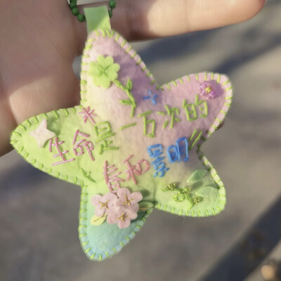 落日溺在云层里月光散落森林里 