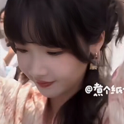 乌黑的发尾