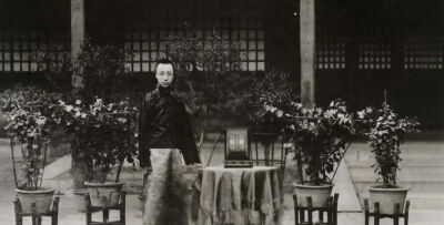 末帝爱新觉罗·溥仪生活照，庄士敦摄