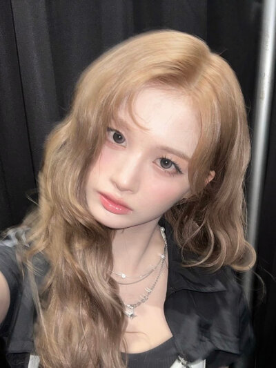 SULLYOON 薛仑娥