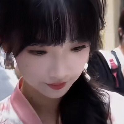 乌黑的发尾