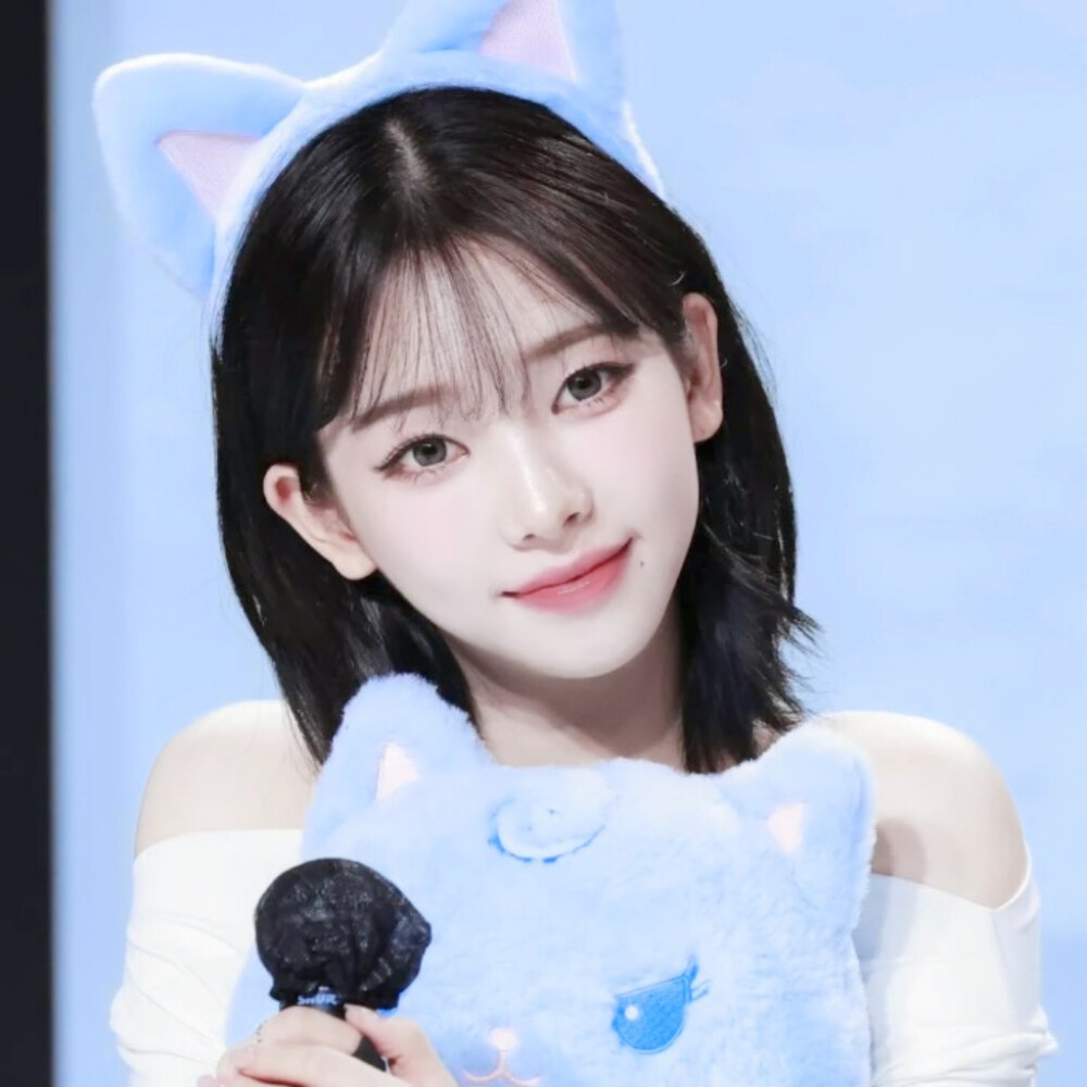 你的眼眶流出冷色调的雪落霜降