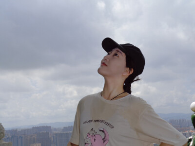 “瑕疵也是一种美”
此图是汗渍美哈哈哈yue