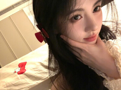 妈耶~
是会吓人一跳的可爱宝宝 鞠婧祎

