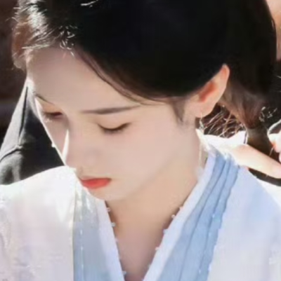 翩若惊鸿里