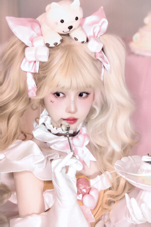 "Absurd and fragile"+甜蜜氣泡漂浮♡