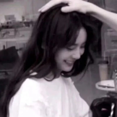 很喜欢被摸摸头说乖