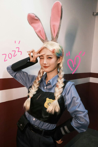 李一桐头像壁纸背景图