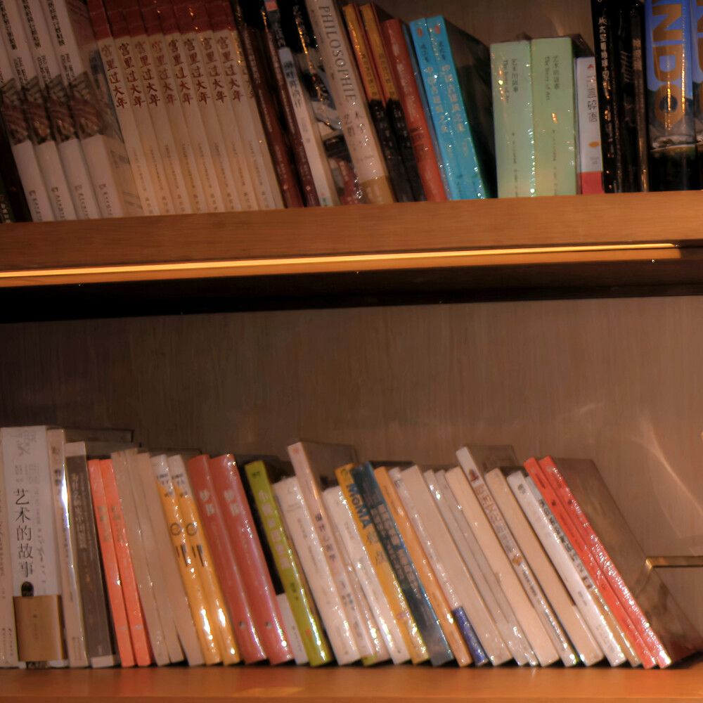 最近爱看的剧＼＼\\٩( 'ω' )و //／／
“我在顶峰等你”ヾ(´〇｀)ﾉ♪♪♪