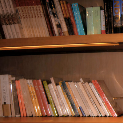 最近爱看的剧＼＼\\٩( 'ω' )و //／／
“我在顶峰等你”ヾ(´〇｀)ﾉ♪♪♪